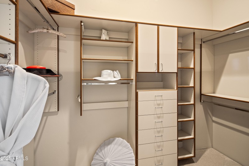 JL_220CrystalSkyDr-interiors-PrimarySuit