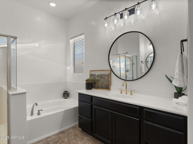 33-web-or-mls-Primary Bedroom6