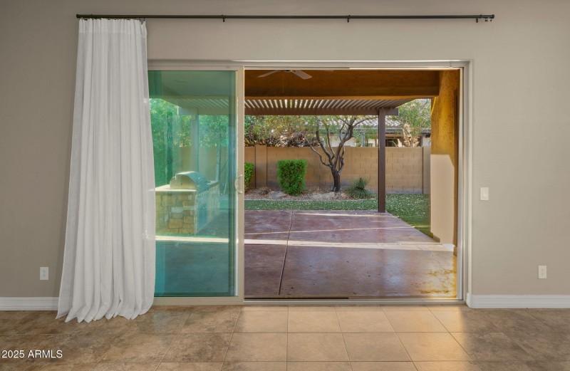 39-web-or-mls-Great Room Glass Slider