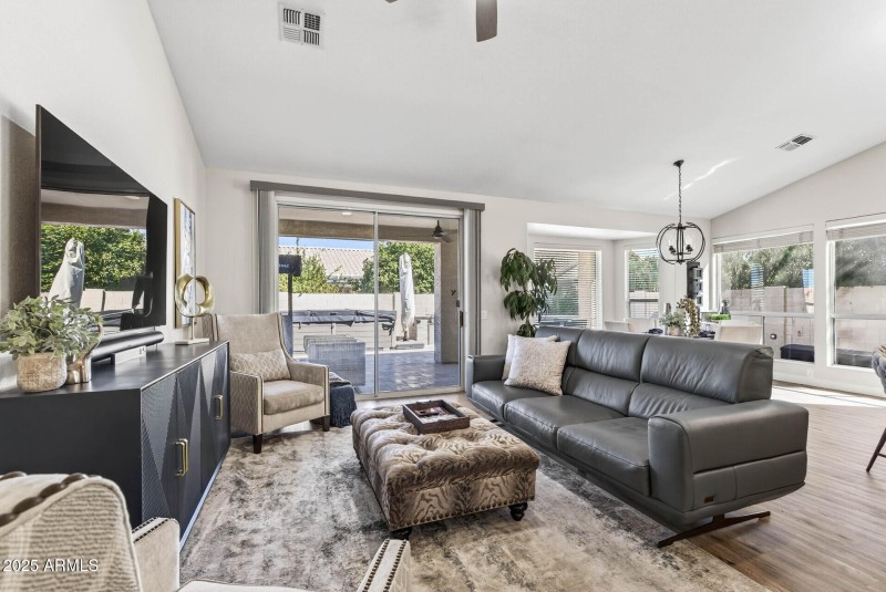 20_25031_S_Desert_Trail20_mls