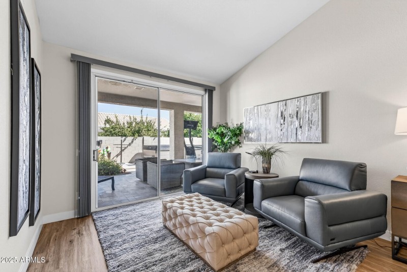 32_25031_S_Desert_Trail32_mls