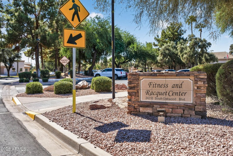 70_25031_S_Desert_Trail70_mls