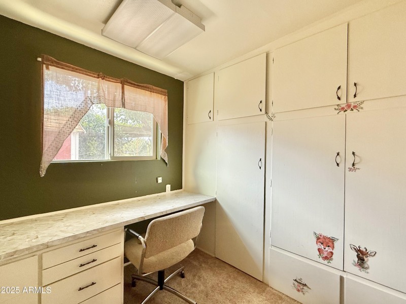 19-Bedroom 1 Desk-closet