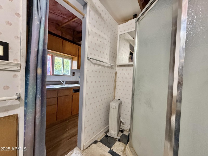 30-Apt Bathroom Shower