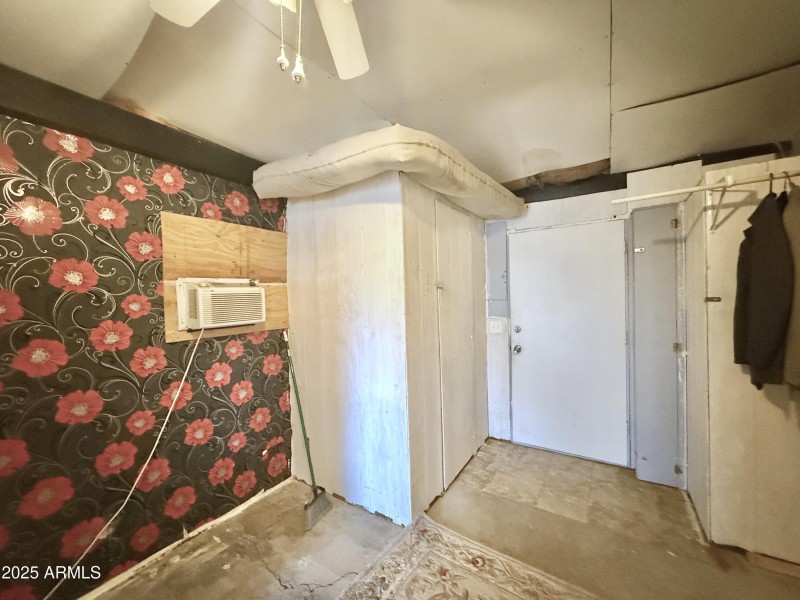 35-Apt Entry from Front Driveway