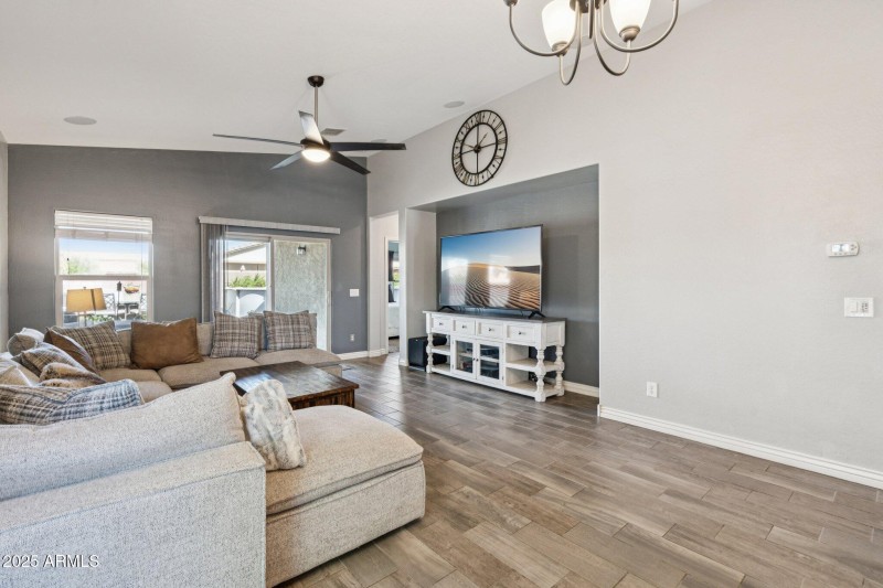 7-web-or-mls-S Stuart Ave-S0710-007