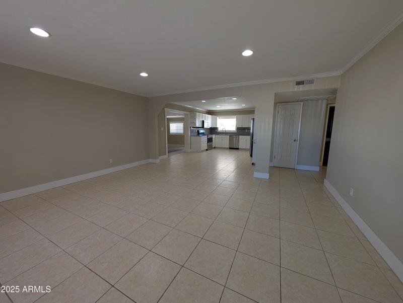 PXL_20251006_215147144