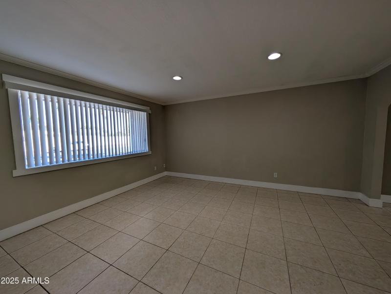 PXL_20251006_215204820