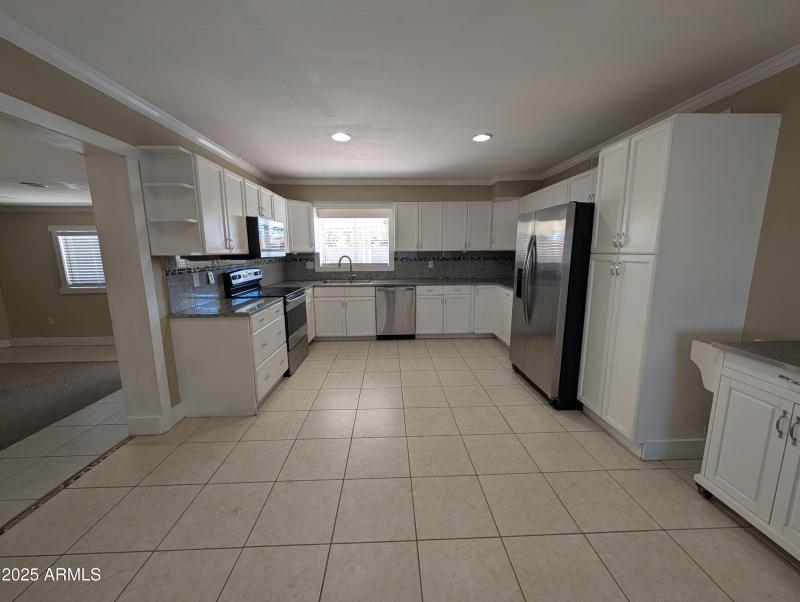 PXL_20251006_215212576