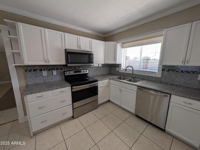 PXL_20251006_215231972