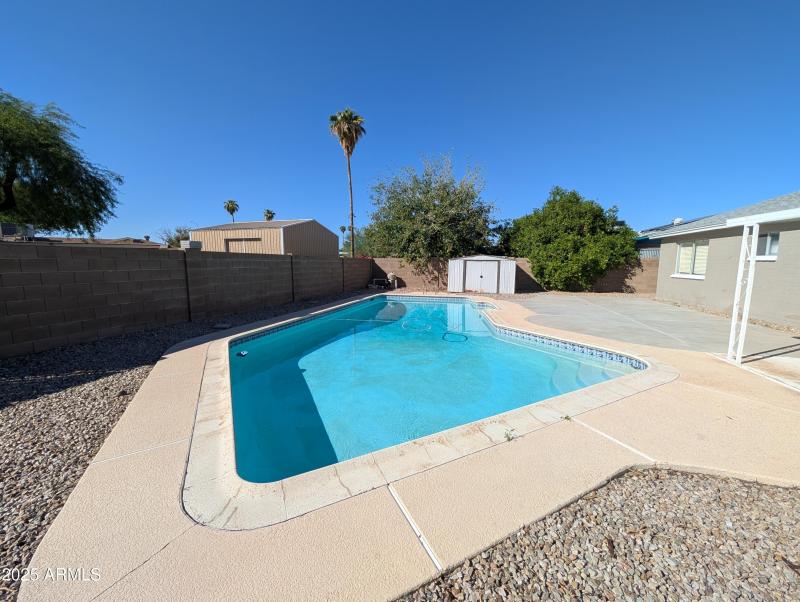 PXL_20251006_215609789