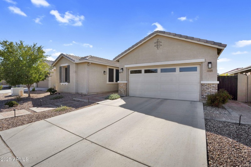 3-web-or-mls-2829 E Virginia St - 3