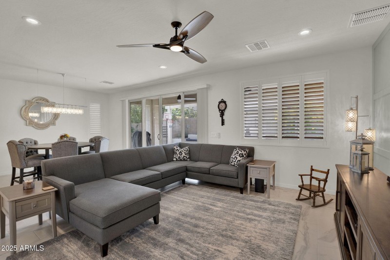 7-web-or-mls-2829 E Virginia St - 6