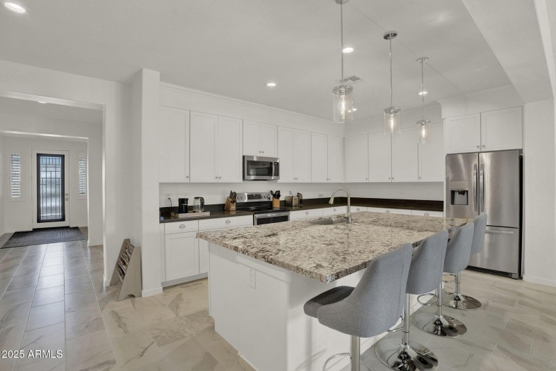 9-web-or-mls-2829 E Virginia St - 10