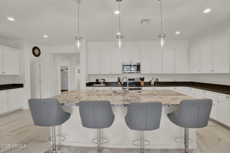 11-web-or-mls-2829 E Virginia St - 13