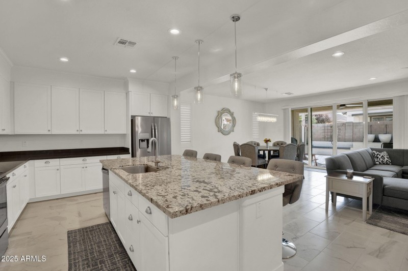 12-web-or-mls-2829 E Virginia St - 9