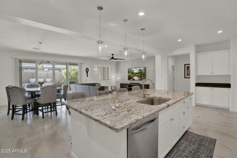 13-web-or-mls-2829 E Virginia St - 12