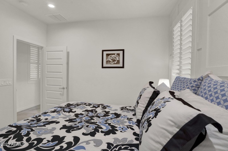 35-web-or-mls-2829 E Virginia St - 31