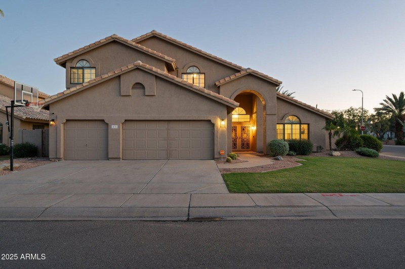 Huge Garage with EV Charger