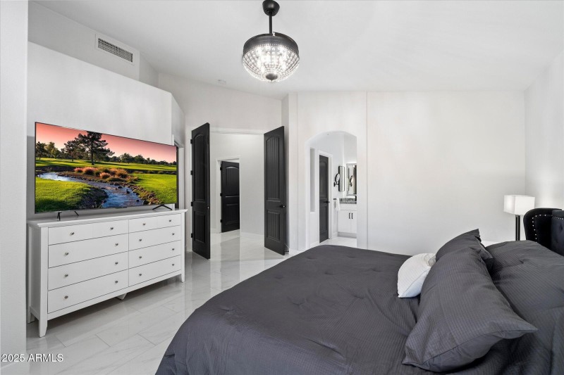 Private Primary Quarters!!