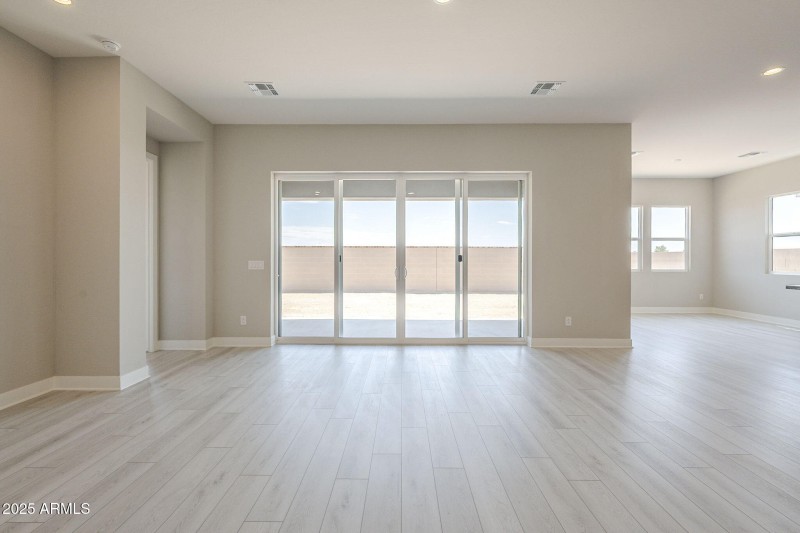 8-web-or-mls-Blakely-8