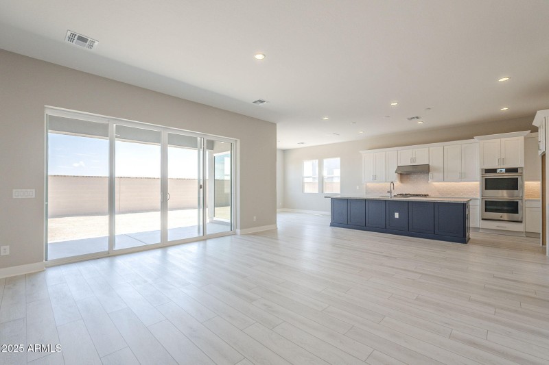 9-web-or-mls-Blakely-9