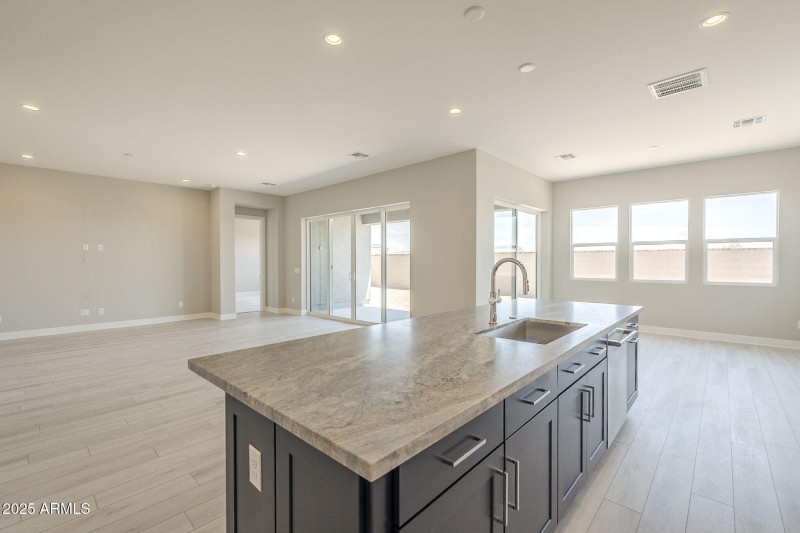 16-web-or-mls-Blakely-16