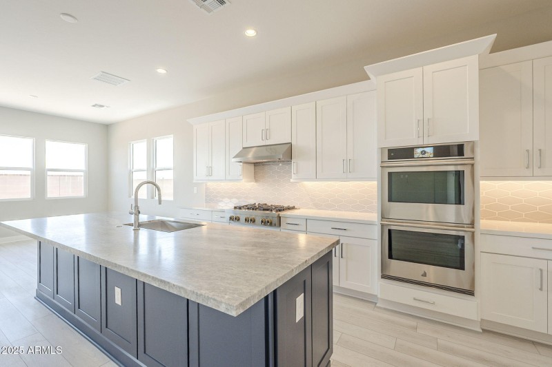 18-web-or-mls-Blakely-18