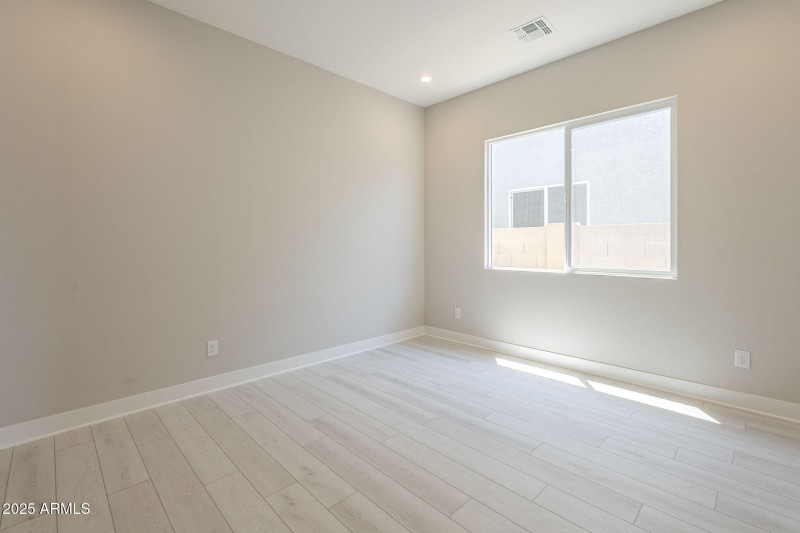 41-web-or-mls-Blakely-41