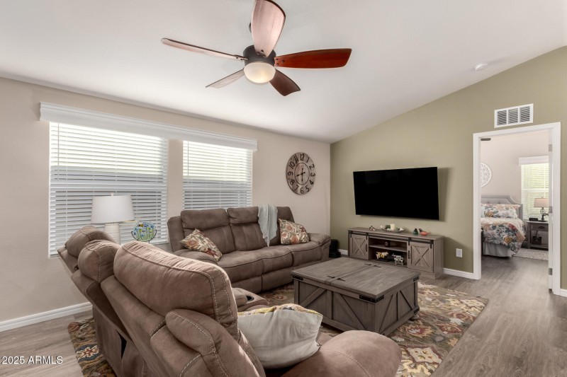 09 - University 9333 #110