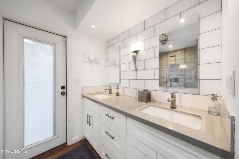 Doubles Sinks in Main