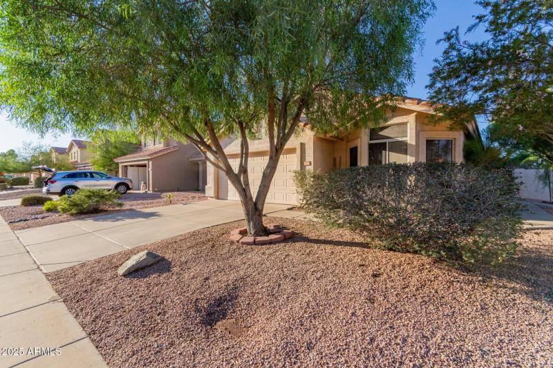 4318 E Graythorn Ave