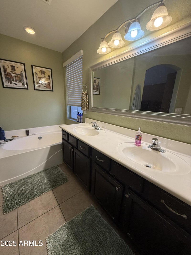 5F8AA2DA-B95F-4311-B4FA-B1461CE9FAC6