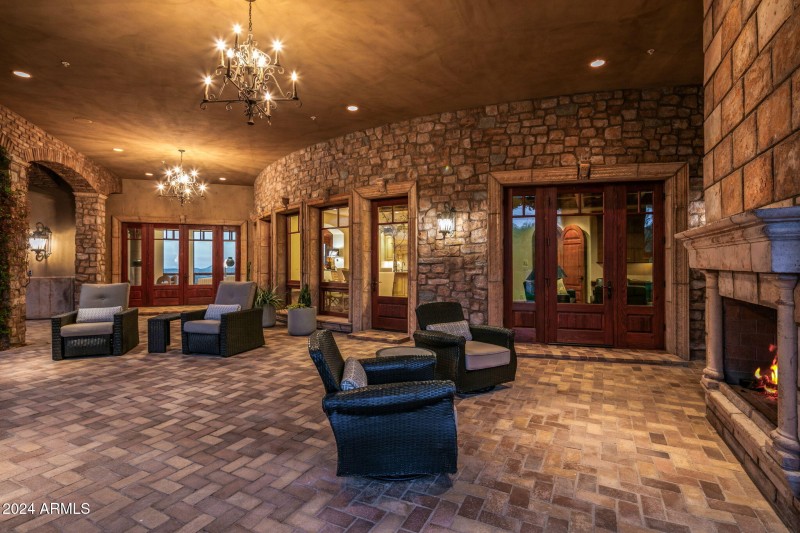 Multiple Seating Areas