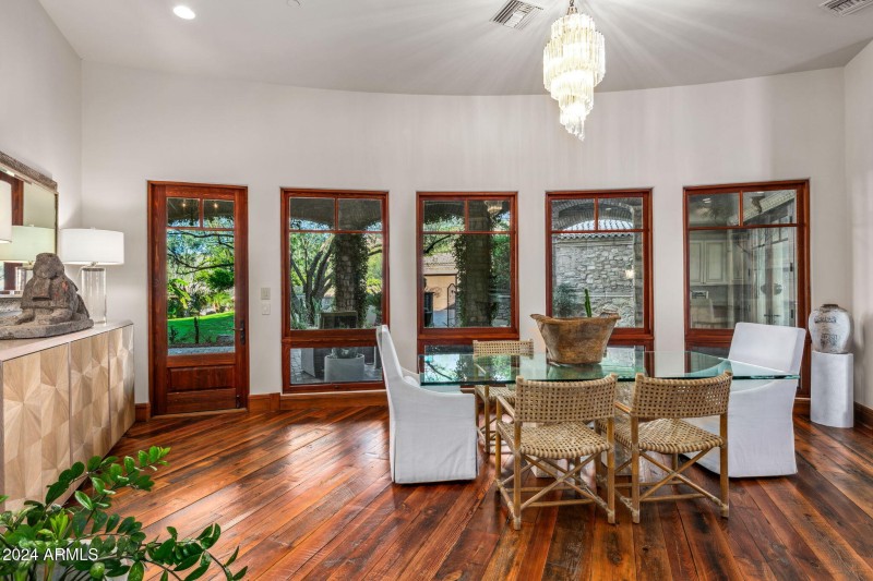 Casual Dining Patio Access