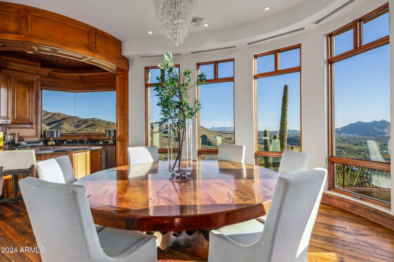 Formal Dining & Bar Area