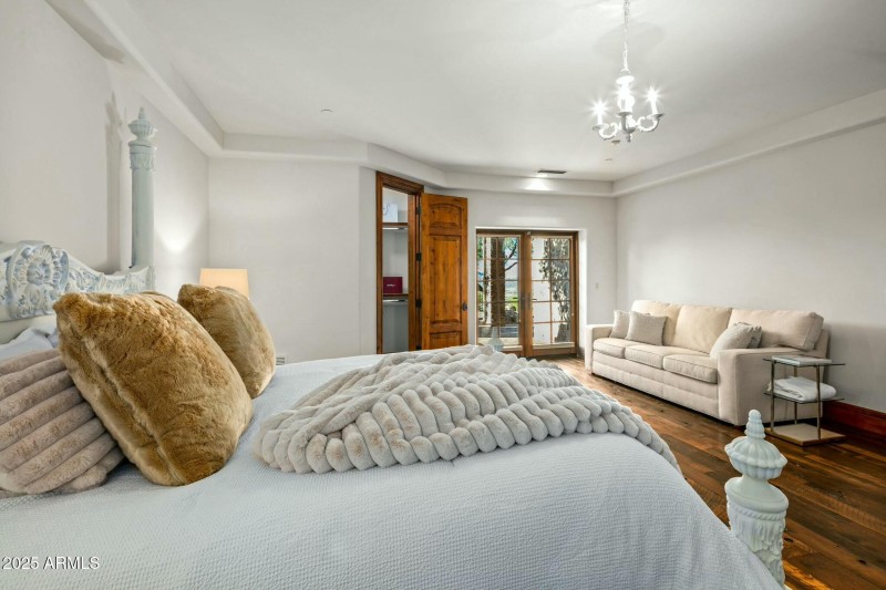 Bedroom 6 Sitting Area