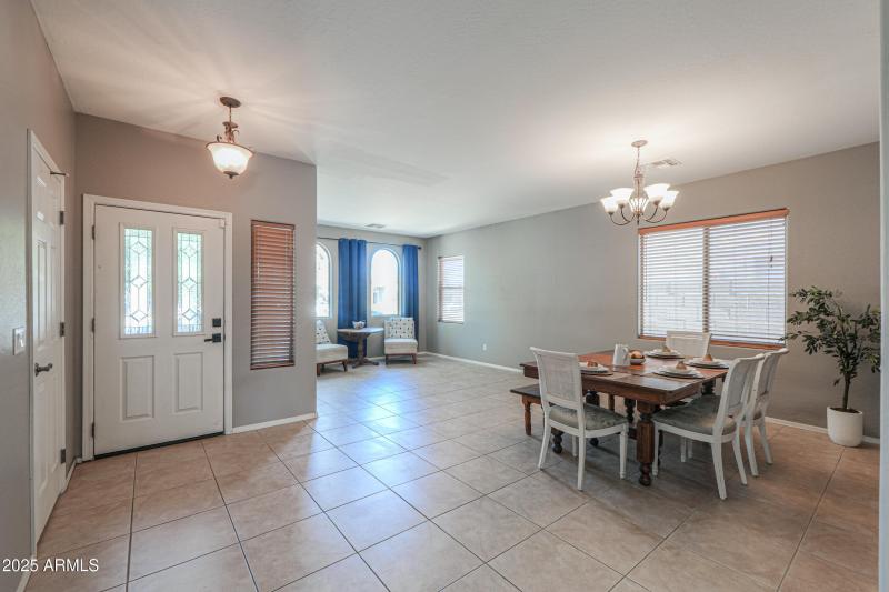 1653 W Green Tree Dr