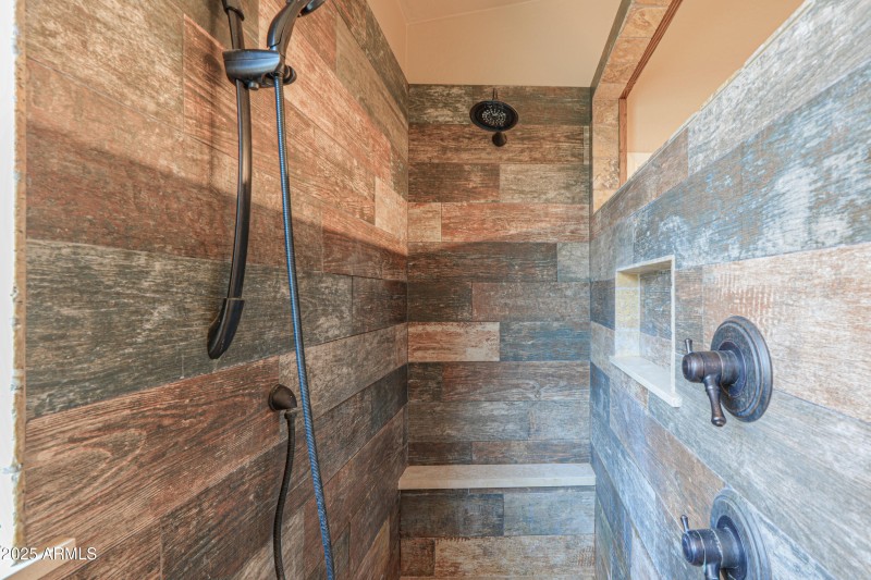 1653 W Green Tree Dr