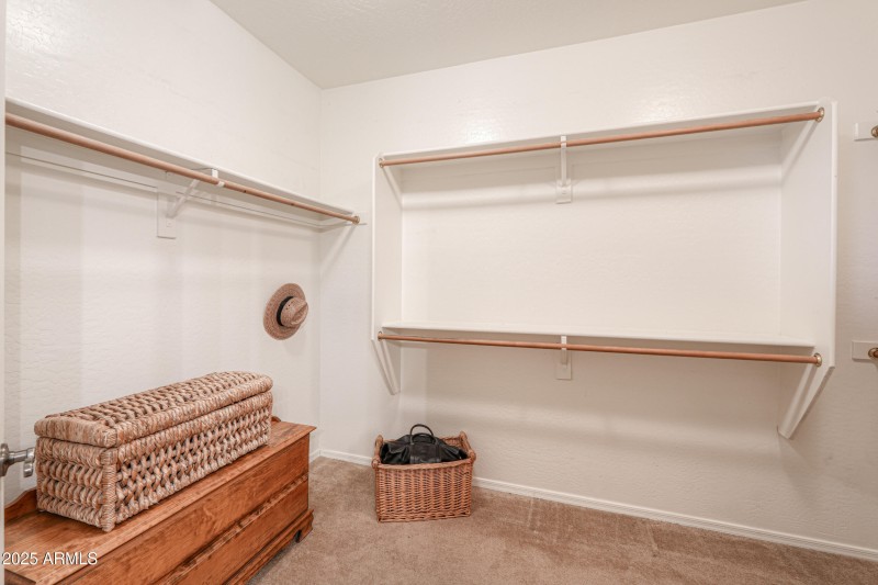 1653 W Green Tree Dr