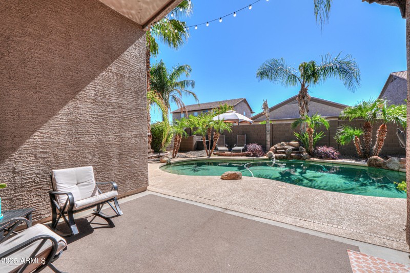 1653 W Green Tree Dr