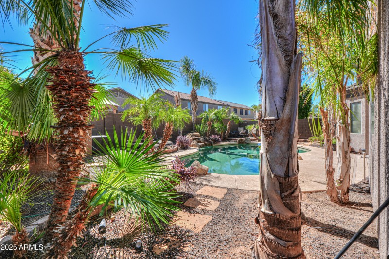 1653 W Green Tree Dr