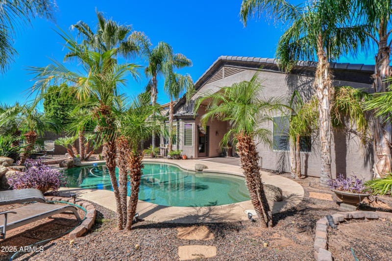 1653 W Green Tree Dr