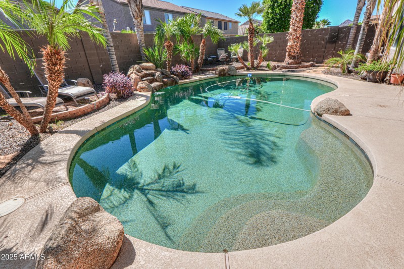 1653 W Green Tree Dr