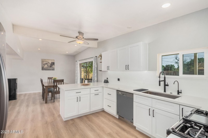 Kitchen & Dining Area