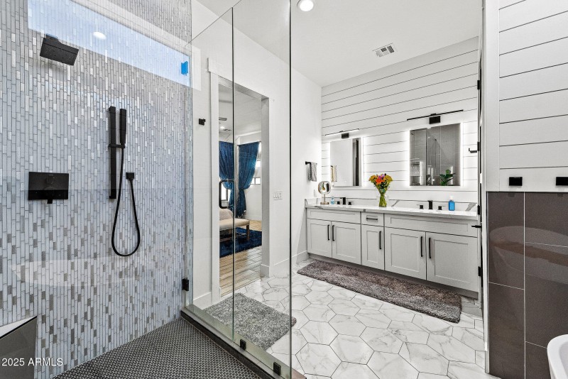 035_north_83rd-32_808