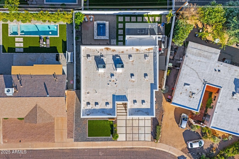 047_north_83rd-2_602