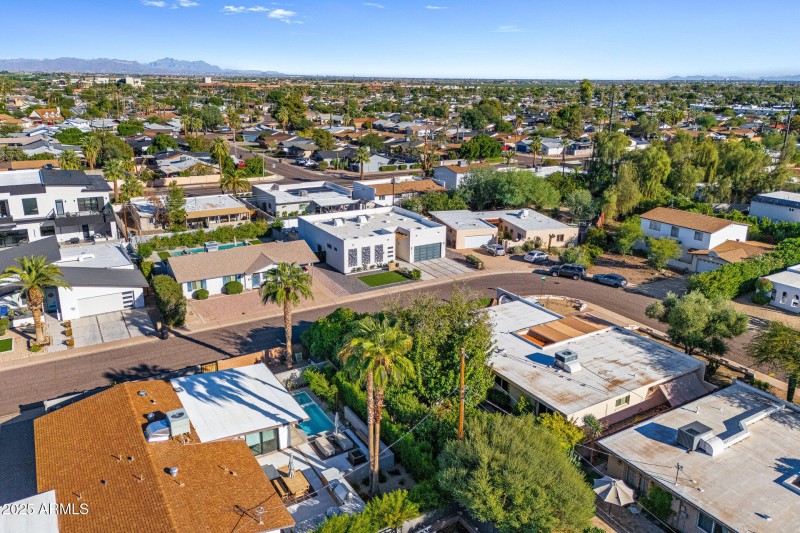 048_north_83rd-3_438