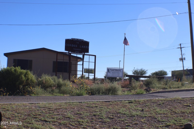 Welcome to Cordes Lakes Sign