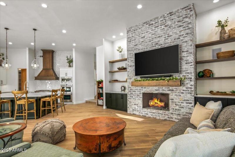 29-Family Room Details